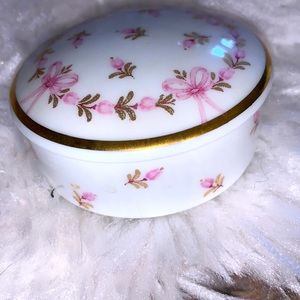 Kaiser Bordeaux of Germany bone China pill box